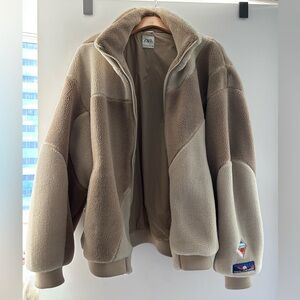 Cozy Teddy Coat in Perfect Condition (Unisex)